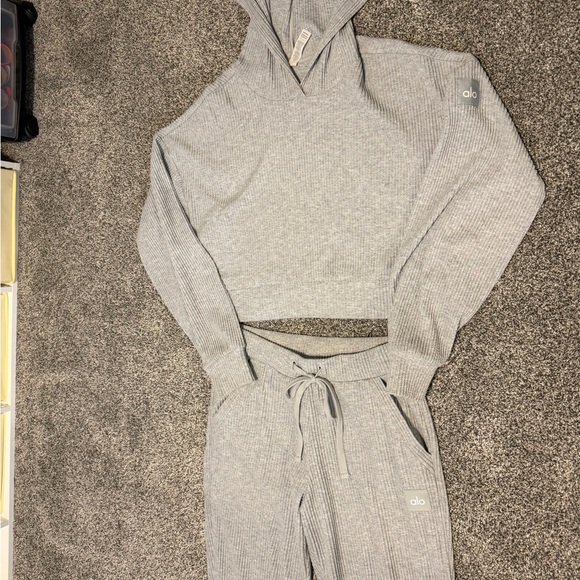 Alo Muse jogger and hoodie set - Picture 2 of 7